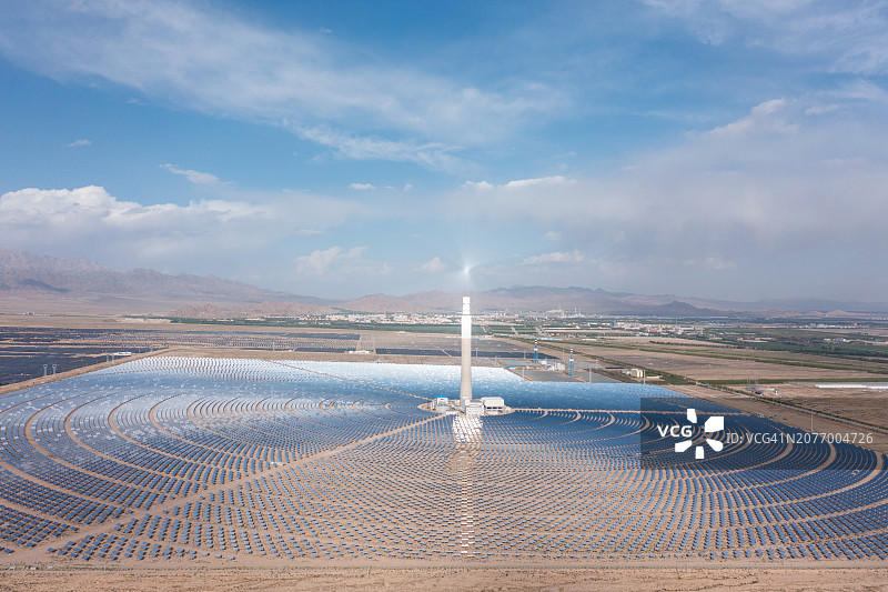 太阳能发电设施鸟瞰图图片素材