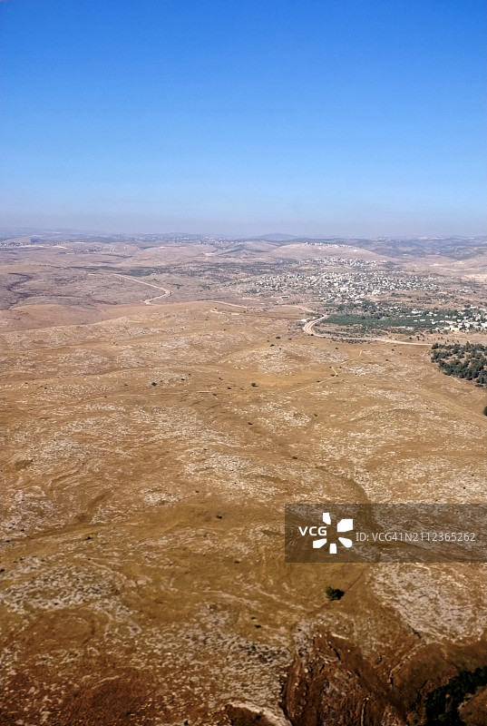 以色列空中景观;可以看到东犹太沙漠的斜坡，垂直景观图片素材
