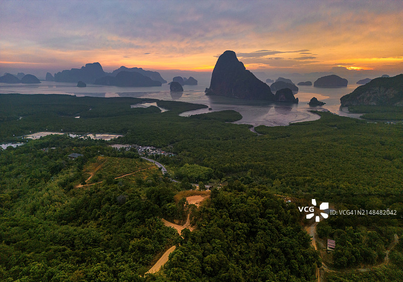 泰国日出时，Sametnangshe对着天空的美景图片素材