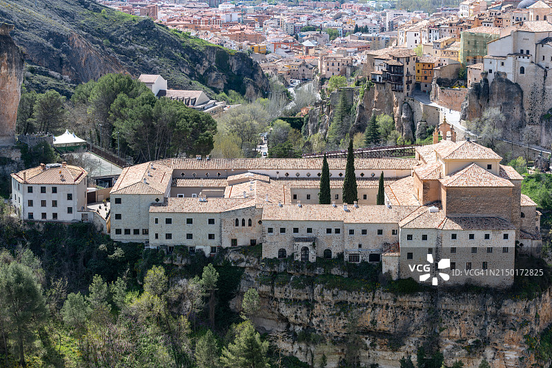 圣巴勃罗修道院(圣保罗修道院)和俯瞰昆卡，西班牙图片素材