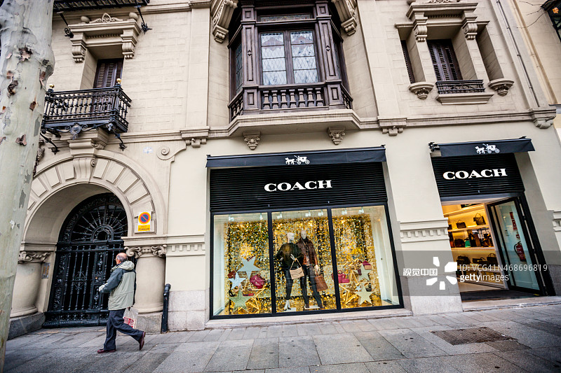 Coach精品店在马德里，西班牙图片素材