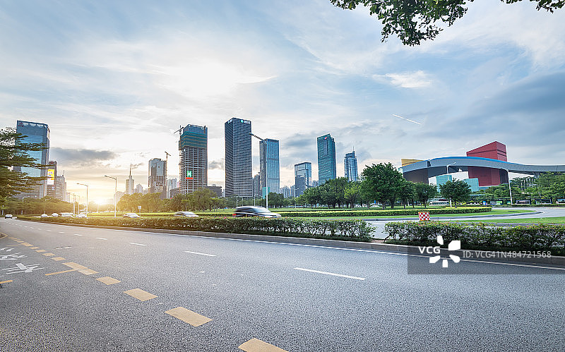 夕阳下的深圳市民中心广场图片素材