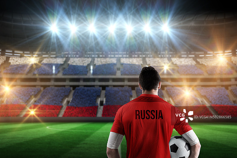 俄罗斯足球运动员抱着球的合成图像图片素材