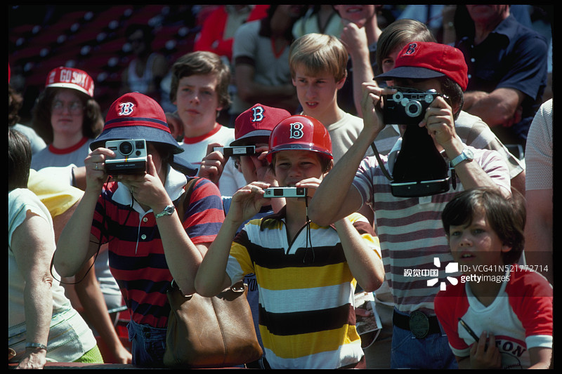 波士顿红袜队球迷拍摄比赛图片素材