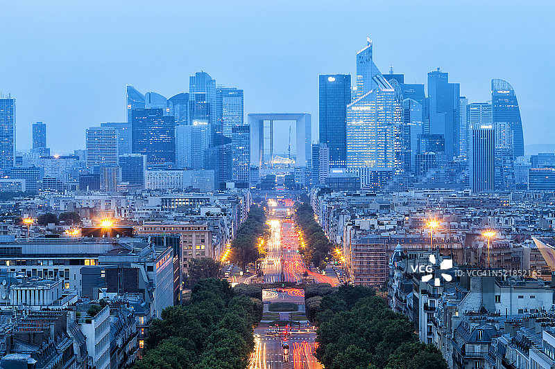 巴黎城市与拉德芳斯金融区在黄昏图片素材