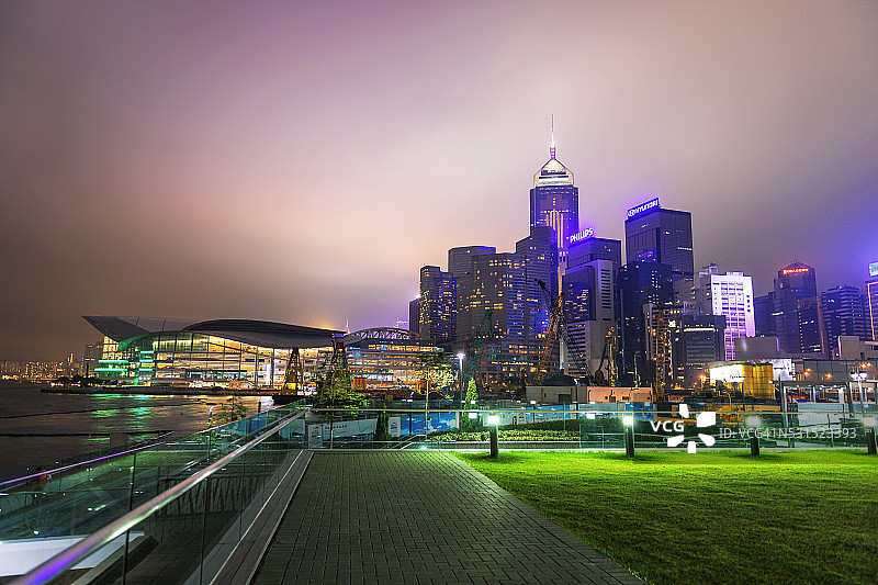 香港雨夜会议中心及中央广场图片素材