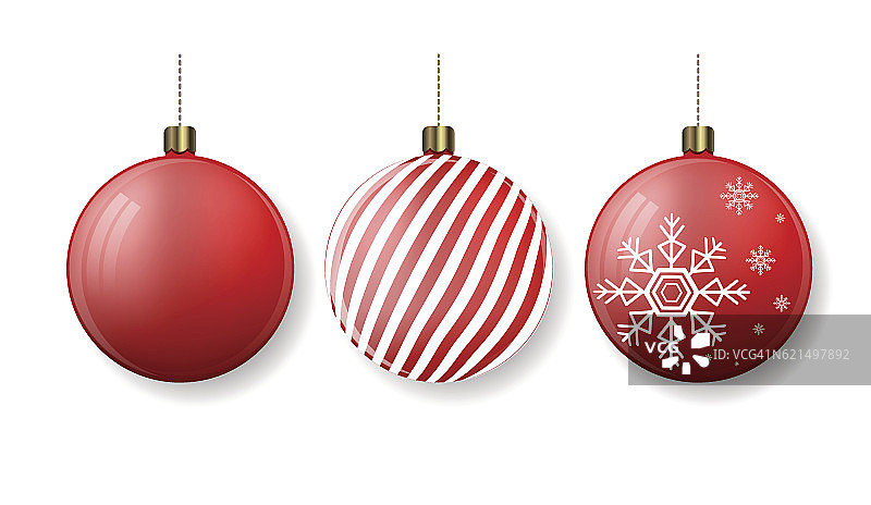 有条纹和雪花的圣诞球。新年树装饰图片素材
