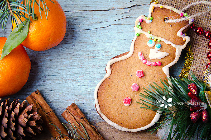 圣诞，新年作文与姜饼人，橘子，杉树图片素材
