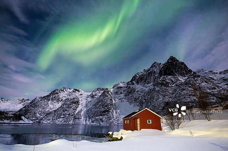 挪威罗浮敦群岛的北极光图片素材
