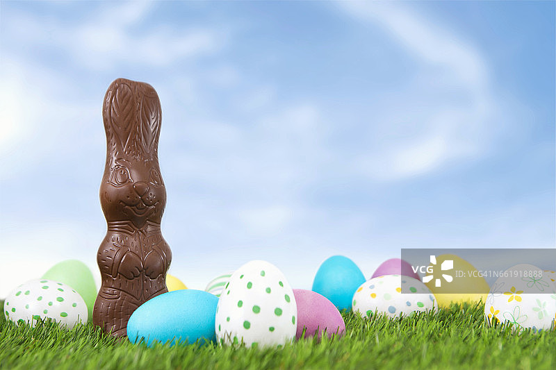 复活节彩蛋和糖果兔子图片素材