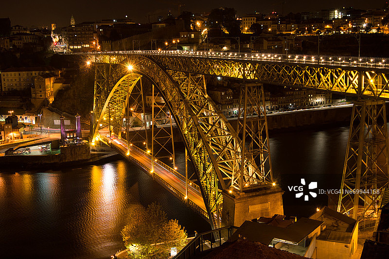 唐·路易斯夜间的波尔图第一桥图片素材