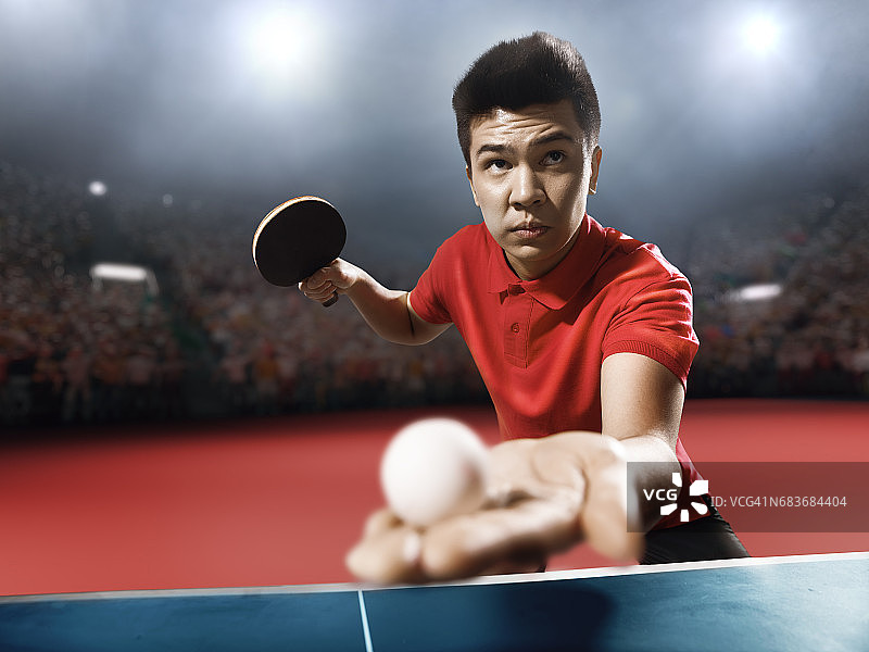 年轻的亚洲乒乓球运动员打乒乓球比赛图片素材