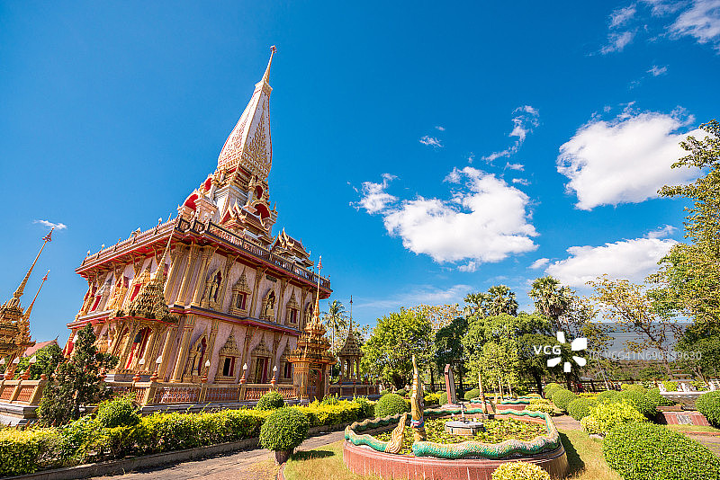 泰国普吉岛的查隆寺著名地标图片素材