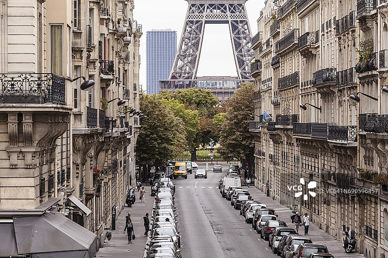 巴黎街道和埃菲尔铁塔，巴黎。图片素材