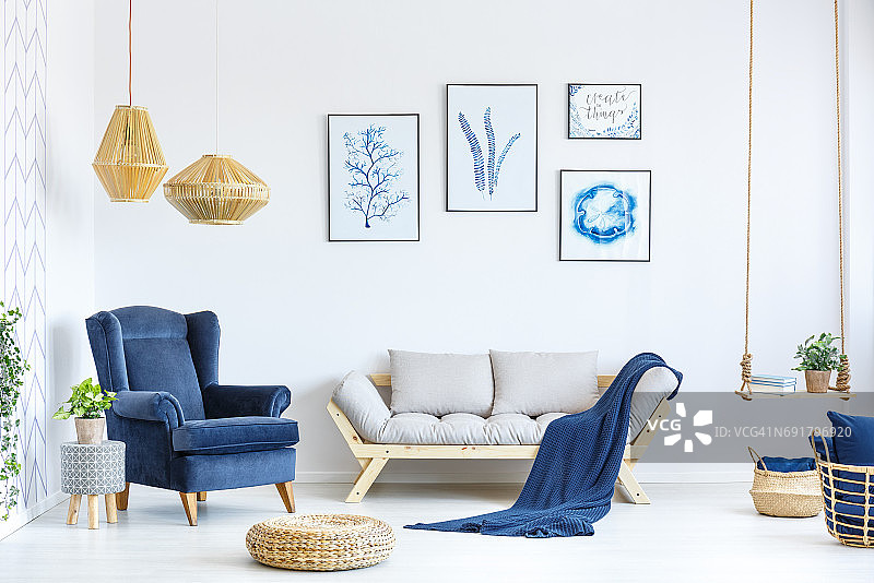 白色和蓝色的客厅图片素材