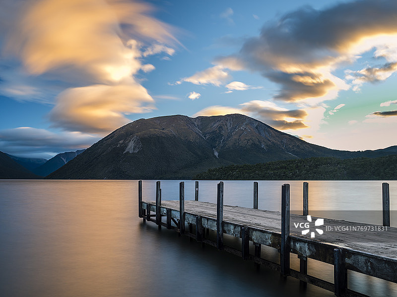新西兰，南岛，圣阿尔诺，罗托提湖的日落图片素材