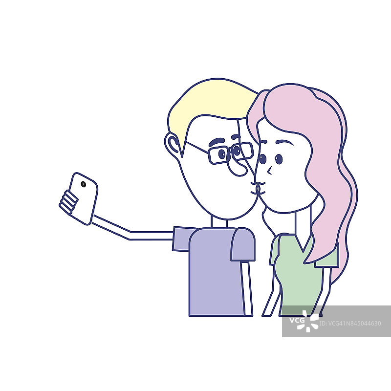 情侣接吻和用智能手机自拍图片素材