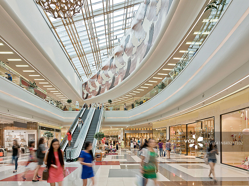 图为阿拉木图一家大型购物中心图片素材
