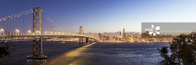 旧金山天际线和海湾大桥图片素材