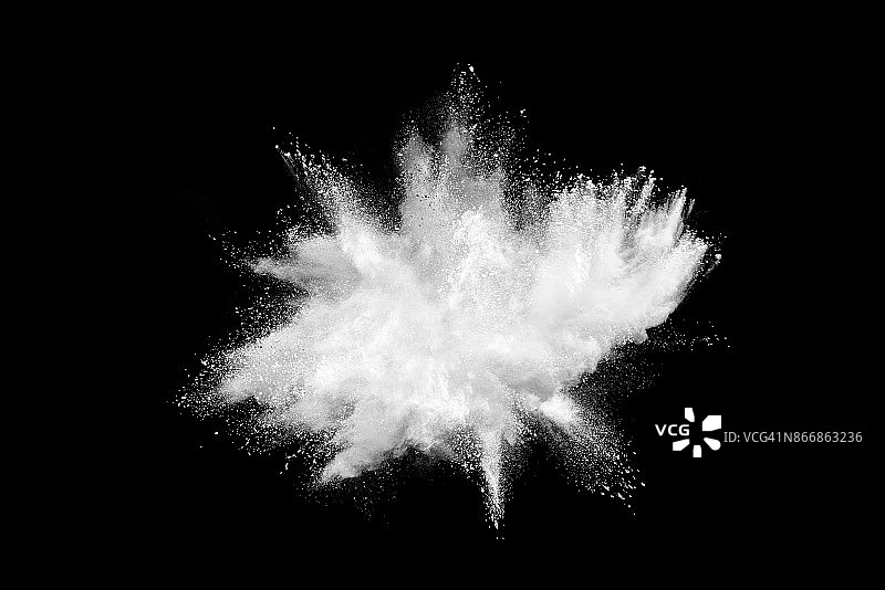 冻结运动的白色粉末爆炸孤立在黑色背景图片素材