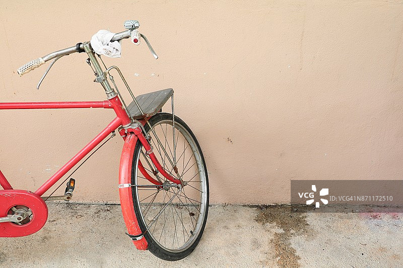 自行车红色经典年份与复制空间添加文本图片素材