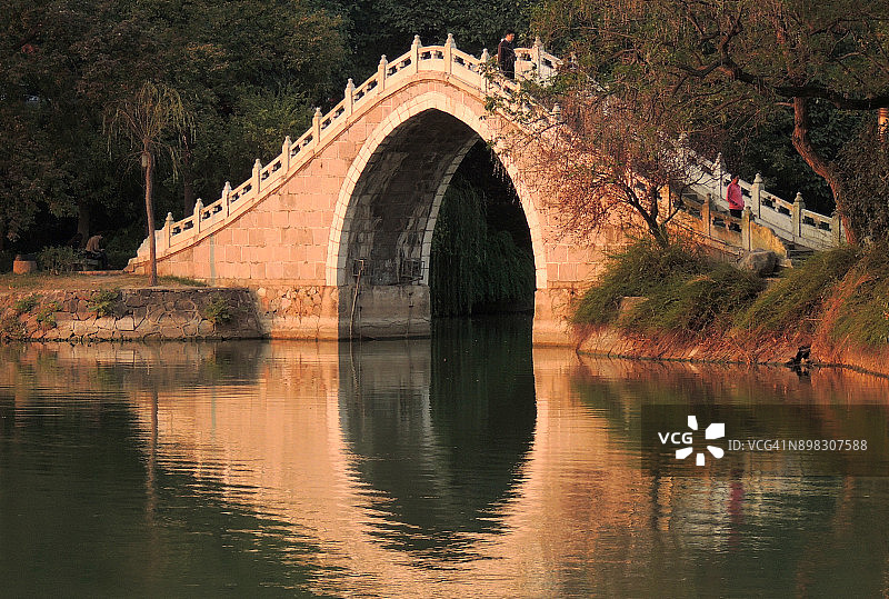 美丽的花园中式桥——中国合肥图片素材