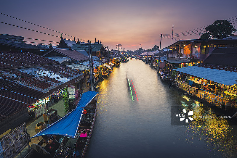 安帕瓦水上市场，曼谷，泰国。图片素材