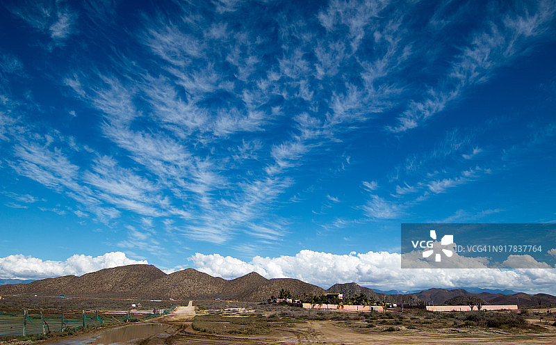 西瑞多斯海滩-下加利福尼亚-墨西哥上空的卷云图片素材