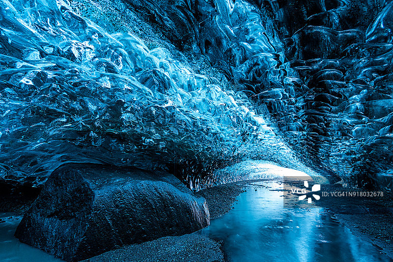 蓝色水晶冰洞冰岛图片素材