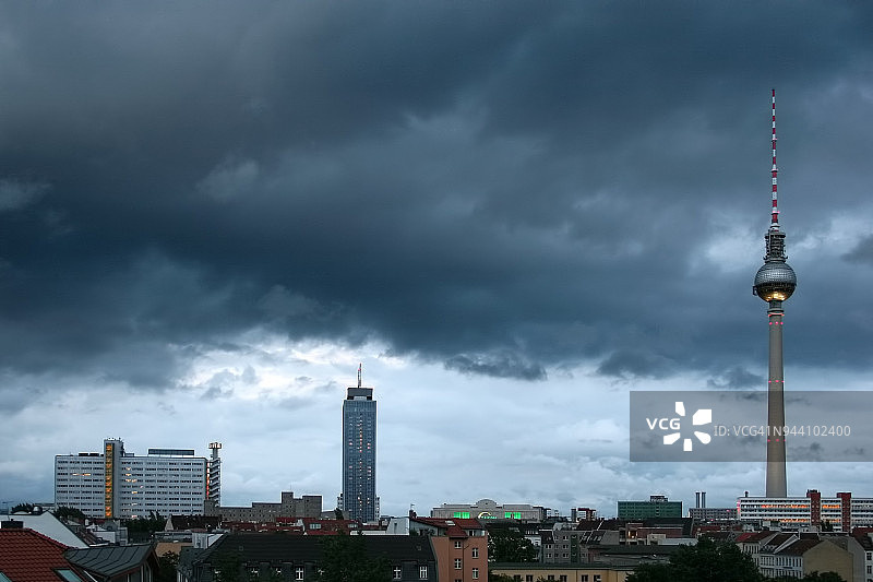 东柏林的天际线和著名的柏林电视塔图片素材