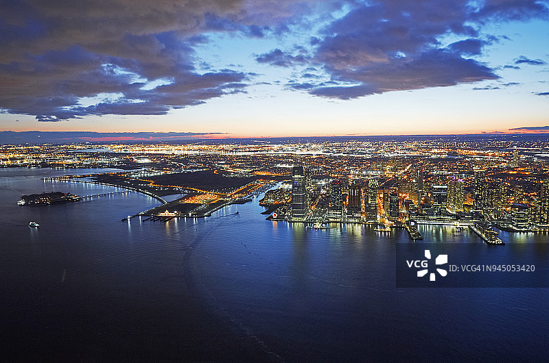 黄昏时分泽西城和新泽西的鸟瞰图图片素材