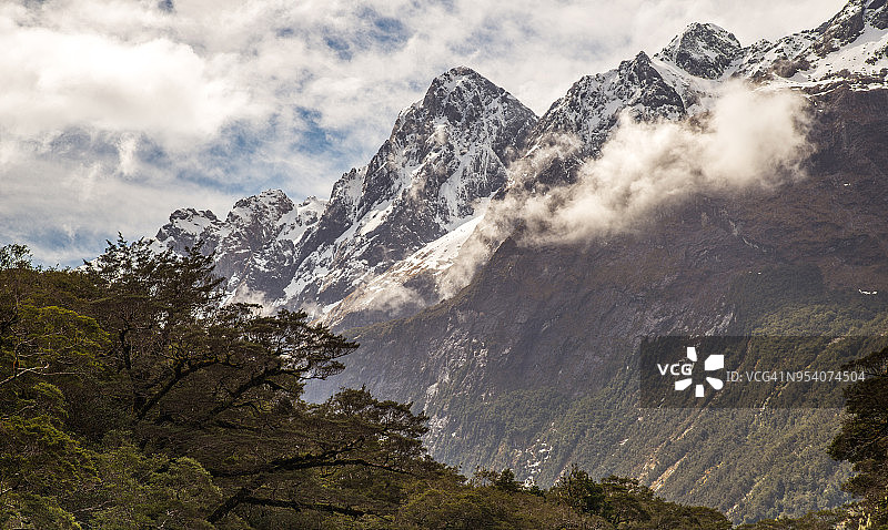 美丽的图托科山是新西兰西南部峡湾国家公园的最高峰。图片素材