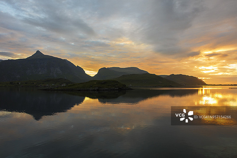 午夜太阳，弗雷德旺，挪威图片素材