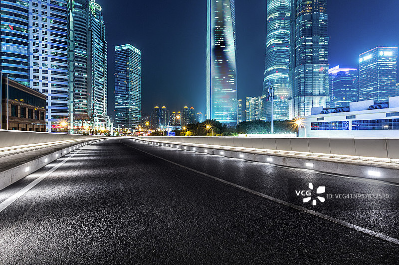上海空荡荡的高速公路图片素材