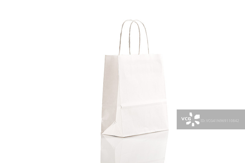回收纸购物袋孤立的白色背景图片素材