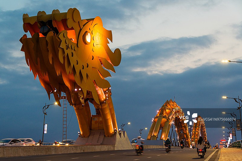 越南岘港的龙桥图片素材