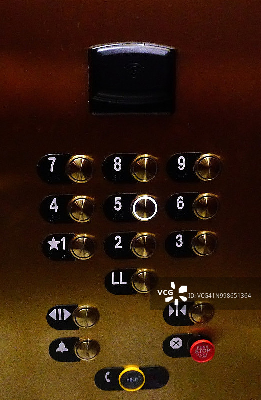 电梯控制面板的特写图片素材