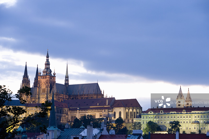 捷克共和国，布拉格，圣维塔斯大教堂的黄昏图片素材