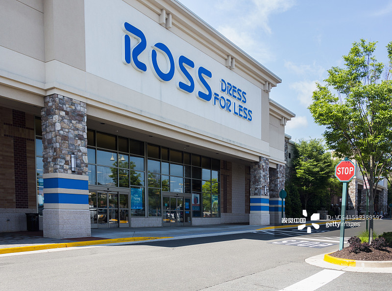 美国弗吉尼亚州盖恩斯维尔的罗斯大型超市入口图片素材