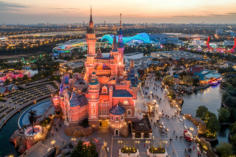 航拍 上海迪士尼乐园 奇幻童话城堡 华灯初上图片下载