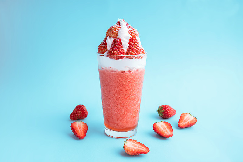 夏日草莓冰沙饮料图片素材