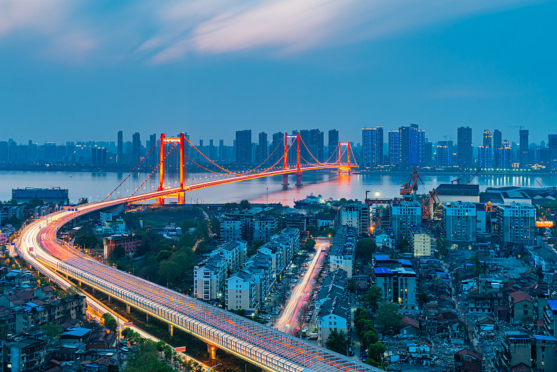 中国湖北武汉鹦鹉洲长江大桥夜景图片下载