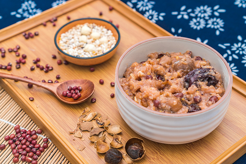 中国传统美食腊八粥和各类健康谷物图片下载