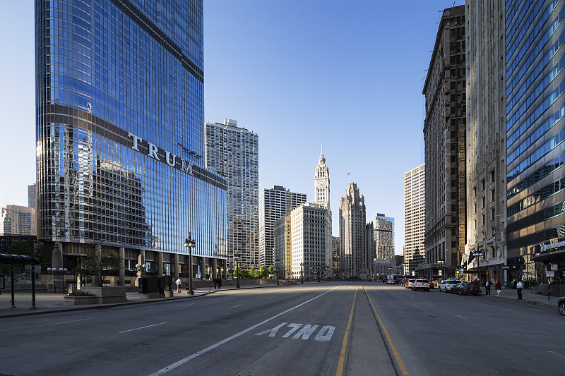 美国，伊利诺斯州，芝加哥，市中心有特朗普大厦的摩天大楼图片下载