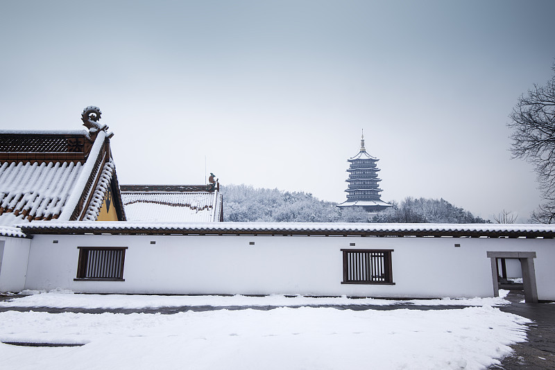 中国传统的雪景园林风景在杭州图片下载