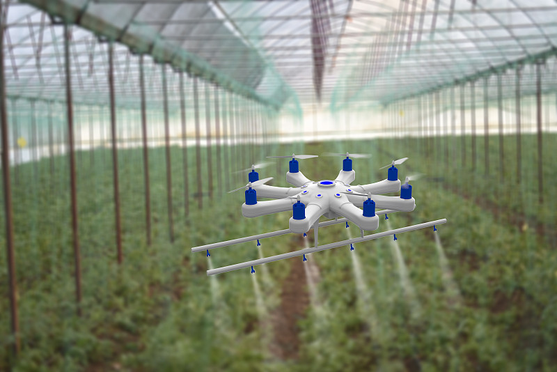 无人机在温室里喷洒农田图片下载
