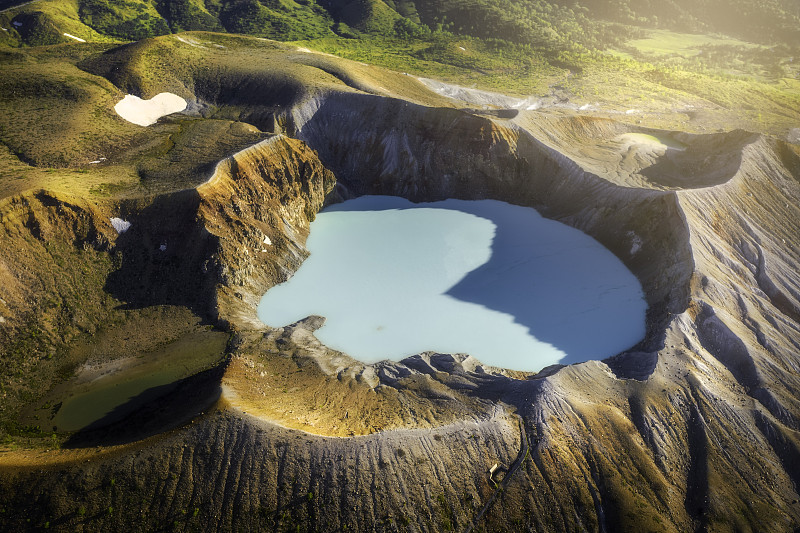 日本群马县的一个活火山Shirane山的高角度视图图片素材