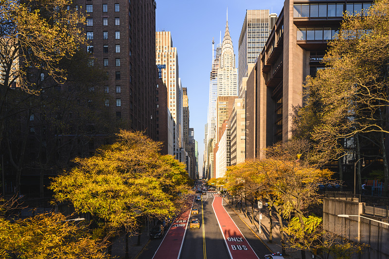 秋天的曼哈顿大街，纽约市图片下载