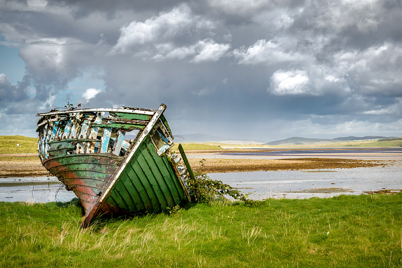 爱尔兰Dungloe被遗弃的渔船图片下载