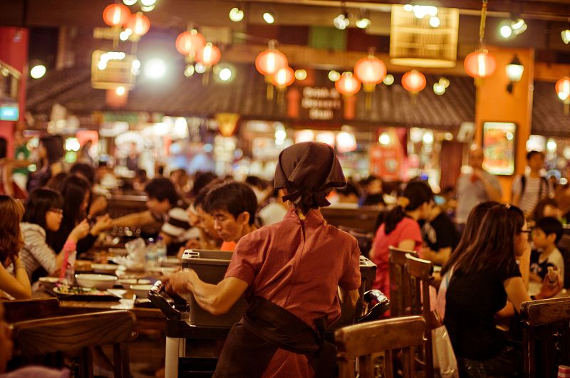 新加坡繁华的美食广场图片下载